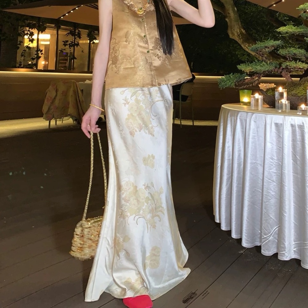 Elegant Cream Floral Maxi Skirt